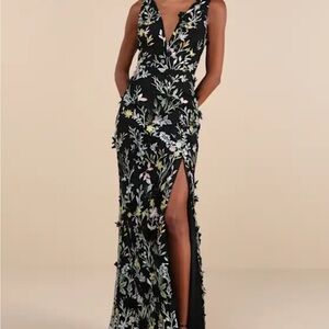 Lulu's Black Floral Maxi Dress